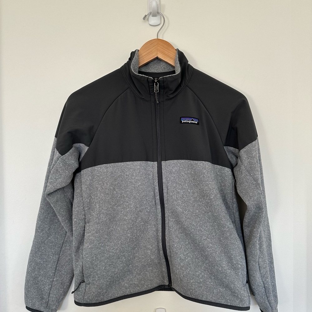 Patagonia Gray and Black Performance Jacket with Fleece Warmth